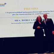 La Secretaria General Iberoamericana recibe premio Aquí Europa-Vocento