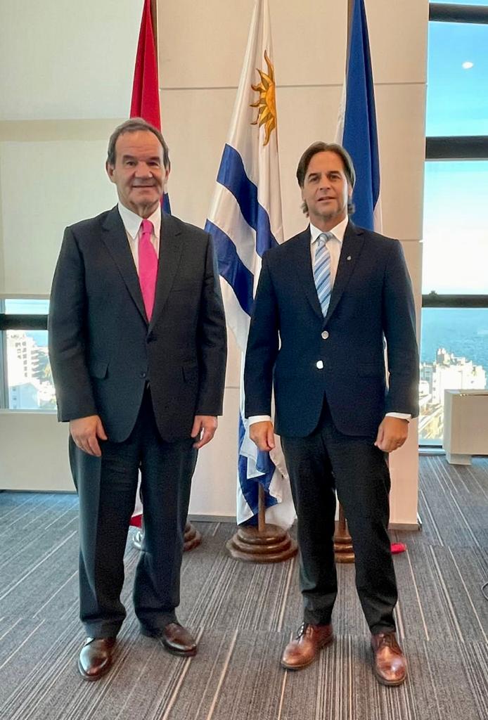 Luis Lacalle Pou recibió al nuevo Secretario General Iberoamericano, Andrés Allamand, y ratificó el compromiso de Uruguay con Iberoamérica