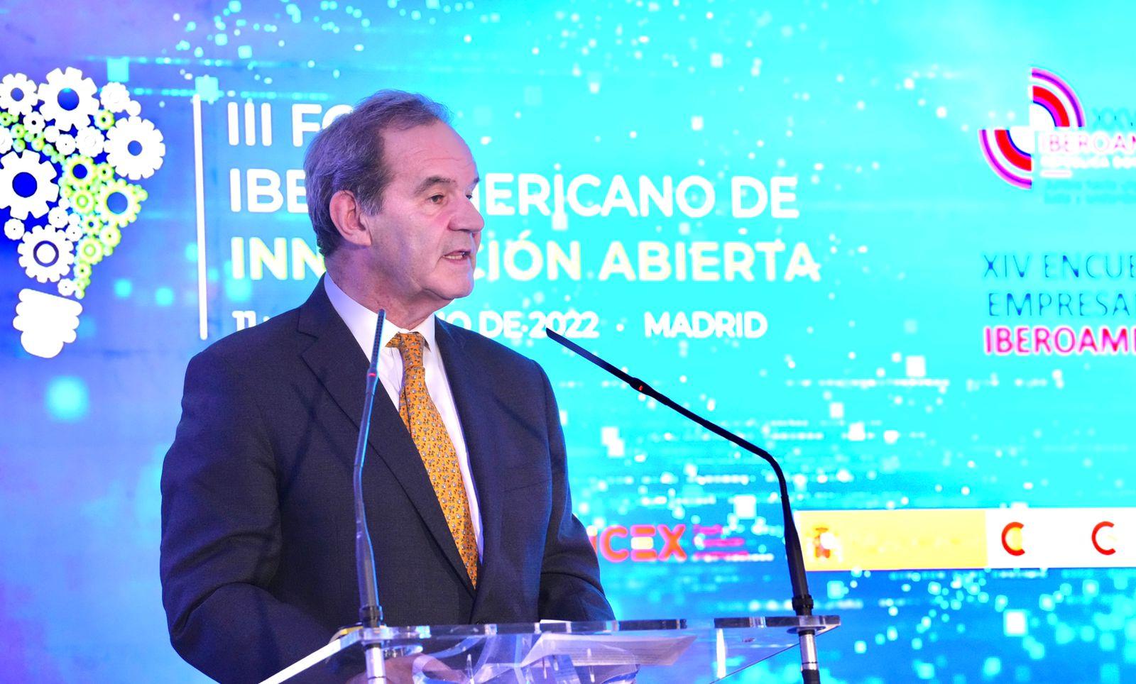 Irune Aguirrezabal, autora de “La democracia paritaria en América latina. Tres dimensiones explicativas”, presentó su libro en SEGIB