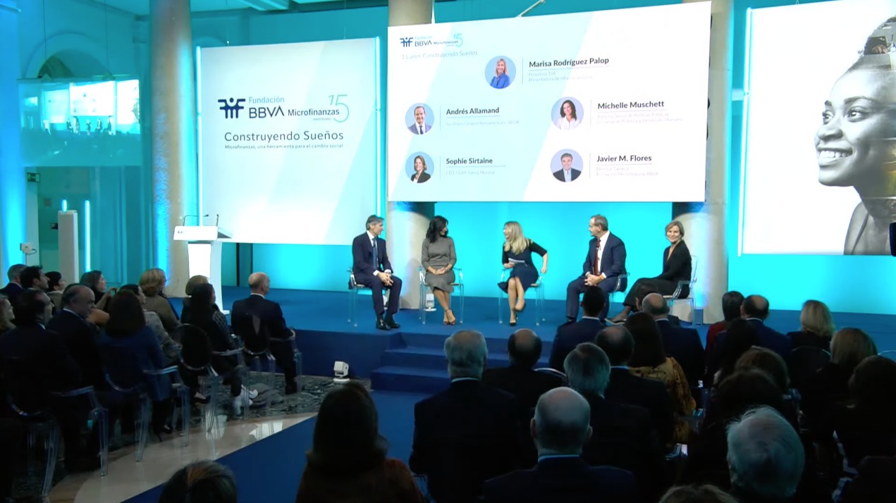 O Secretário-Geral Ibero-Americano, com as microfinanças