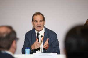 Allamand: Más allá del PIB: Medir lo que realmente importa.