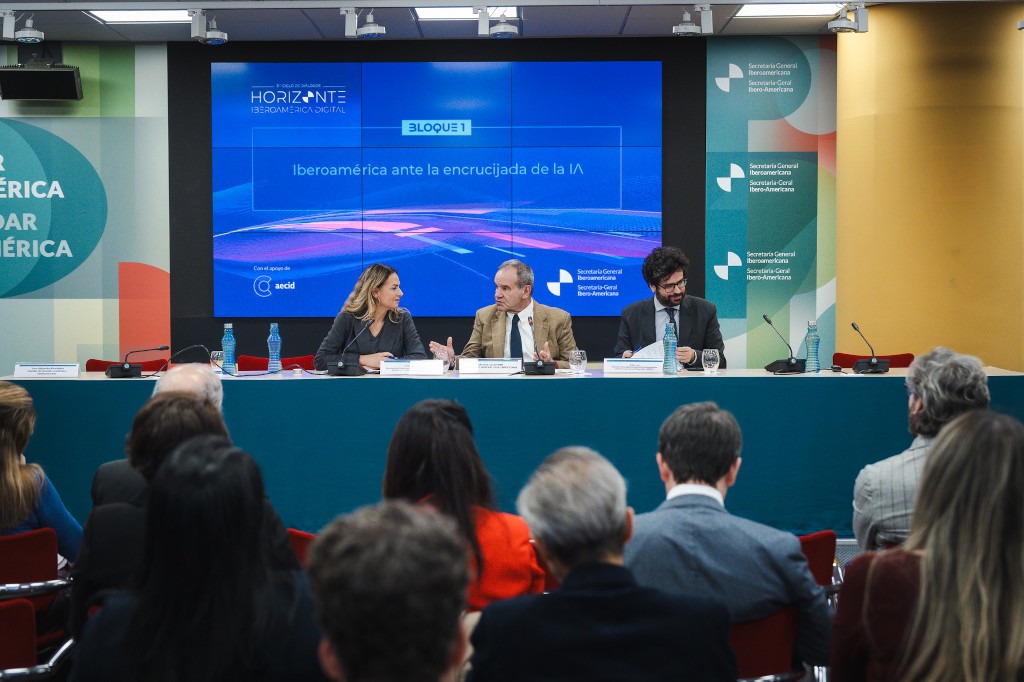 Allamand: “Iberoamérica ante la encrucijada de la IA: o actúa o se queda atrás”