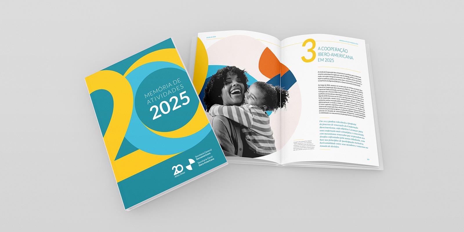 Maquete de um livro de capa dura com a capa aberta do Relatório Institucional da SEGIB 2025